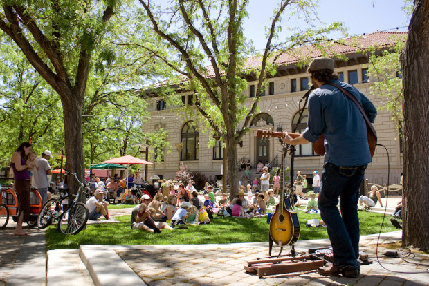 live-music-oak-street-plaza