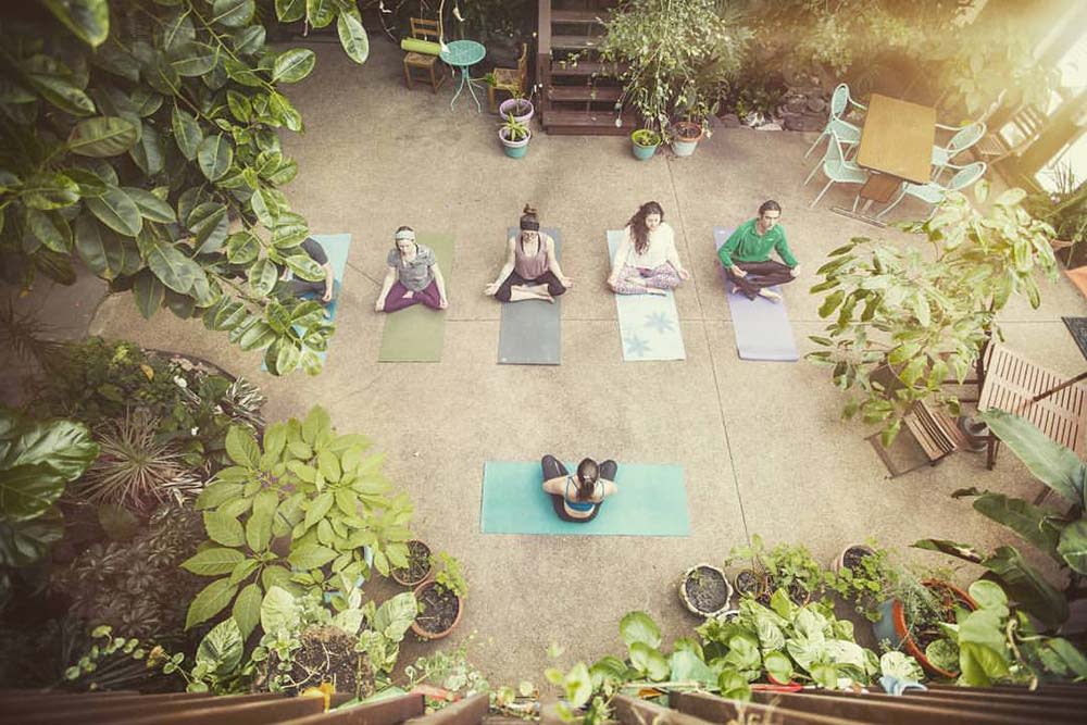 Solarium International Hostel yoga